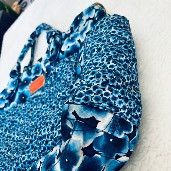 Marc by Marc Jacobs Floral Blue/White Tote Bag w/ mat & straps - Picture 13 of 16